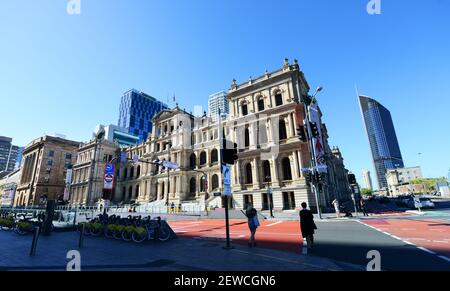 Moderne neue Gebäude entlang alter Gebäude in Brisbane, Australien. Stockfoto