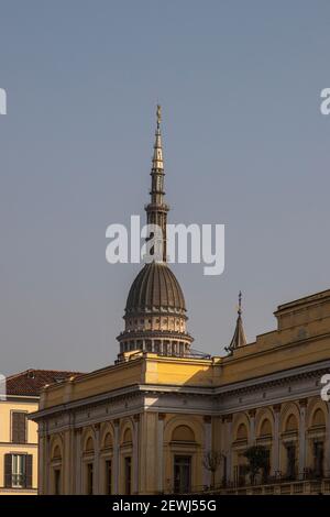 Novara, Italien. Februar 2021, 27th. Piemont, Novara. Antonellis Dom und die Basilika San Gaudenzio Kredit: Unabhängige Fotoagentur/Alamy Live Nachrichten Stockfoto