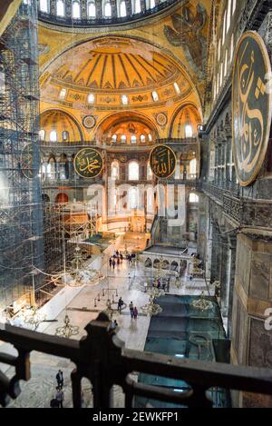 Istanbul, Türkei - 5. Mai 2017: Die Hagia Sophia war eine griechisch-orthodoxe christliche Patriarchalbasilika, später eine kaiserliche Moschee und heute ein Museum. Stockfoto