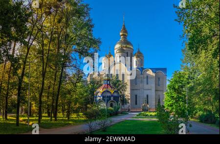 Tscherkassy, Ukraine 07,12.2020. St. Michaels Kathedrale in Tscherkasy, Ukraine, an einem sonnigen Sommermorgen Stockfoto