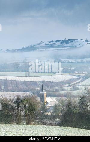 Eglise Saint Folquin d'Henneveux en hiver, Frankreich, Hauts de France Stockfoto