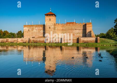 Schloss Gyula über dem Graben, in Gyula, Region Südliche große Ebene, Ungarn, Mitteleuropa Stockfoto