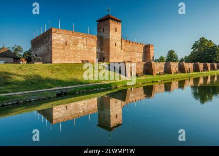 Schloss Gyula über dem Graben, in Gyula, Region Südliche große Ebene, Ungarn, Mitteleuropa Stockfoto