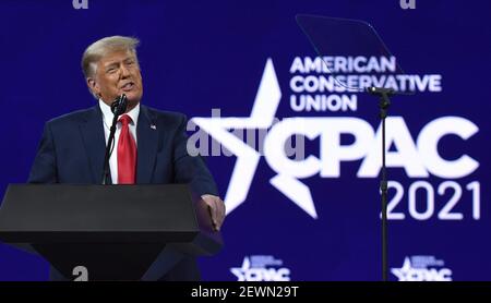 Orlando, Florida, USA. Februar 2021, 28th. Der ehemalige Präsident Donald Trump spricht bei der Conservative Political Action Conference (CPAC) 2021 im Hyatt Regency an die Teilnehmer. Die viertägige Versammlung der Konservativen, in der Regel in der Washington, DC-Bereich statt, wurde nach Florida in diesem Jahr, wo Gov. Ron DeSantis hat weniger COVID-19-Beschränkungen auferlegt. Kredit: Paul Hennessy/SOPA Images/ZUMA Wire/Alamy Live Nachrichten Stockfoto