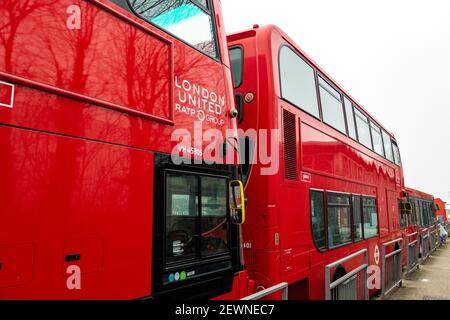 RATP Betrieb am 3rd. März 2020 während eines Busstreiks rote Busse der TfL London am Edgware Bus Depot. Stockfoto