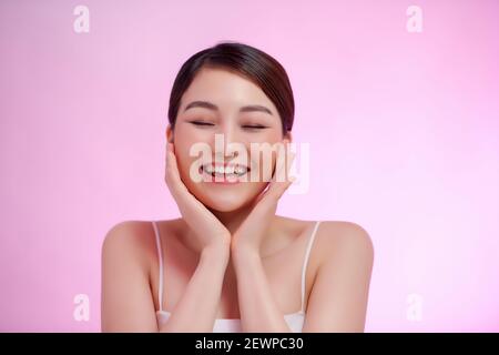 Beauty Skin Frau Porträt, Hautpflege-Konzept, schönes Gesicht Schultern und Hals. Studioaufnahme. Stockfoto