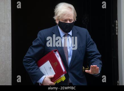 London, Großbritannien. März 2021, 3rd. Der britische Premierminister Boris Johnson verlässt die Downing Street 10, um im Unterhaus Fragen des Premierministers zu stellen. Heute wird Rishi Sunak sein Budget liefern. Kredit: Mark Thomas/Alamy Live Nachrichten Stockfoto