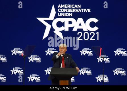 Orlando, Usa. Februar 2021, 28th. Der ehemalige Präsident Donald Trump spricht bei der Conservative Political Action Conference (CPAC) 2021 im Hyatt Regency an die Teilnehmer. Die viertägige Versammlung der Konservativen, in der Regel in der Washington, DC-Bereich statt, wurde nach Florida in diesem Jahr, wo Gov. Ron DeSantis hat weniger COVID-19-Beschränkungen auferlegt. Kredit: SOPA Images Limited/Alamy Live Nachrichten Stockfoto