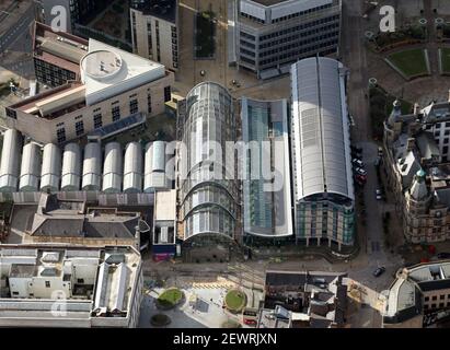 Luftaufnahme des Wintergarten (großes Gewächshaus) Im Stadtzentrum von Sheffield Stockfoto