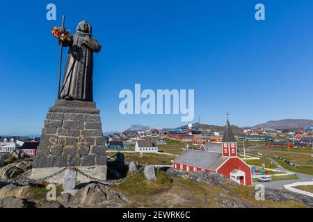 Die Statue von Hans Egede in Nuuk (Godthab), der Hauptstadt und größten Stadt Grönlands, Polarregionen Stockfoto