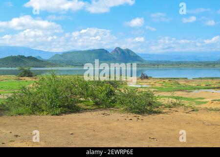 Landschaftlich schöner Blick auf den Elementaita See gegen Berge in Naivasha, Kenia Stockfoto