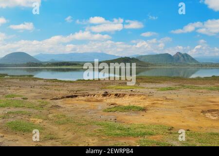 Landschaftlich schöner Blick auf den Elementaita See gegen Berge in Naivasha, Kenia Stockfoto