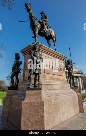 Bronzestatue des Herzogs von Wellington auf seinem Pferd Kopenhagen, 1888 von Joseph Boehm modelliert, auf Hyde Park Corner Stockfoto