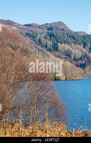 Loch Katrine liegt im Herzen der romantischen Trossachs von Schottland. Stockfoto