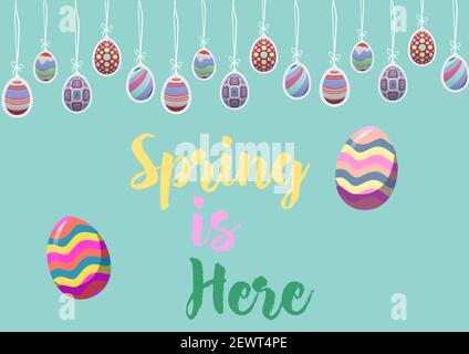 Frühling ist hier Text mit ostereier Dekoration auf grün Hintergrund Stockfoto