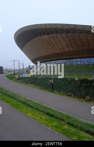 LONDON - 3rd. MÄRZ 2021: Das Lee Valley Velopark Velodrome im Queen Elizabeth Olympic Park in London. Stockfoto