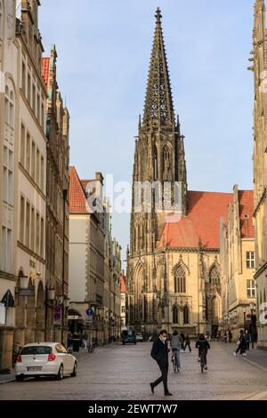 St. Lambertkirche außen vom Prinzipalmarkt, St. Lamberti-Kirche, Münster, Münster, Deutschland Stockfoto