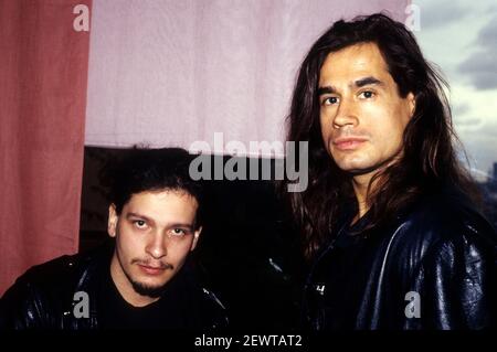 Dave Lombardo von Slayer und Reed St. Mark von Mind Funk Backstage im Hammerswith Odeon. London, 5th. November 1991 – weltweite Nutzung Stockfoto