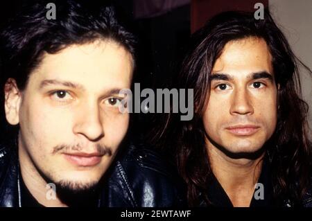 Dave Lombardo von Slayer und Reed St. Mark von Mind Funk Backstage im Hammerswith Odeon. London, 5th. November 1991 – weltweite Nutzung Stockfoto