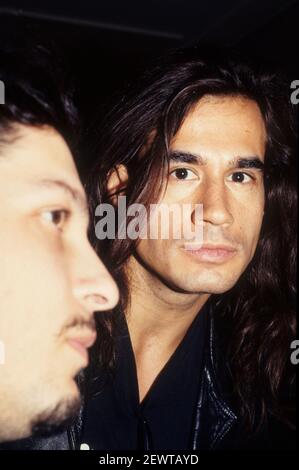 Dave Lombardo von Slayer und Reed St. Mark von Mind Funk Backstage im Hammerswith Odeon. London, 5th. November 1991 – weltweite Nutzung Stockfoto