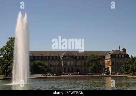 Deutschland wunderbares Buchdesign Kalender Designhintergrund mit mystischer Romantik Stuttgarter Oper Schlossplatz Hauptbahnhof Oper Schloss Schloss Schloss Stockfoto