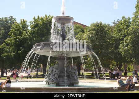 Deutschland wunderbares Buchdesign Kalender Designhintergrund mit mystischer Romantik Stuttgarter Oper Schlossplatz Hauptbahnhof Oper Schloss Schloss Schloss Stockfoto