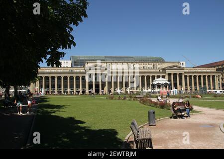 Deutschland wunderbares Buchdesign Kalender Designhintergrund mit mystischer Romantik Stuttgarter Oper Schlossplatz Hauptbahnhof Oper Schloss Schloss Schloss Stockfoto