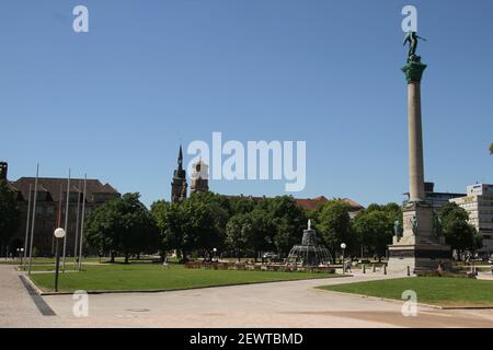 Deutschland wunderbares Buchdesign Kalender Designhintergrund mit mystischer Romantik Stuttgarter Oper Schlossplatz Hauptbahnhof Oper Schloss Schloss Schloss Stockfoto