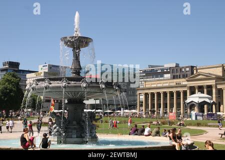 Deutschland wunderbares Buchdesign Kalender Designhintergrund mit mystischer Romantik Stuttgarter Oper Schlossplatz Hauptbahnhof Oper Schloss Schloss Schloss Stockfoto