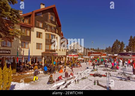 Fassade des Hotel Ice Angels im Skigebiet Borovets, Targovishte, Bulgarien. Stockfoto