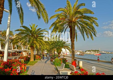 Waterfront und die Promenade im Zentrum von Split, Dalmatien, Kroatien. Stockfoto