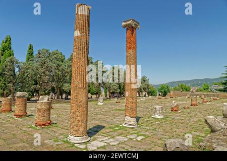 Römische Zeit bleibt im Hof der Kathedrale von Triest, Triest, Italien. Stockfoto