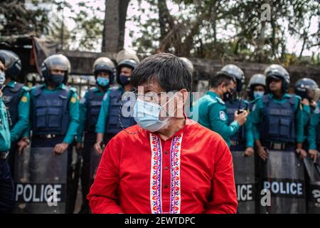 Dhaka, Bangladesch. März 2021, 03rd. Shahidul Alam marschiert durch die Straßen während der Forderung nach Gerechtigkeit für Mushtaq und der Abschaffung der DSA in Dhaka.Hunderte von Demonstranten wurden von Gesetzeshütern in Dhakas Paribagh Gebiet gesperrt, während sie in einer Kundgebung zum Premierminister Büro (PMO) marschieren, die die Abschaffung des Digital Security Act (DSA) fordert, unter dem Schriftsteller Mushtaq Ahmed wurde verhaftet und starb nach neun Monaten im Gefängnis. Kredit: SOPA Images Limited/Alamy Live Nachrichten Stockfoto