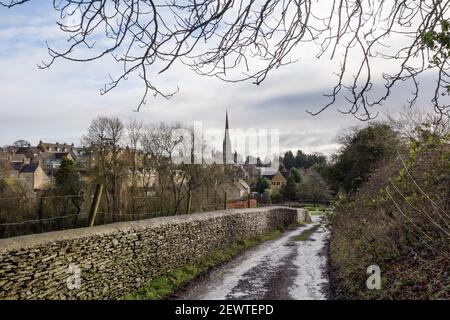 Blick auf Tetbury mit der Kirche St. Mary the Virgin, Gloucestershire, Großbritannien Stockfoto