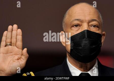 Generalmajor der Armee, General William Walker, Kommandierender General der District of Columbia National Guard, wird während einer gemeinsamen Anhörung des Senats für Heimatsicherheit und Regierungsangelegenheiten und Senatsregeln und -Verwaltung am Mittwoch, 3. März 2021 vereidigt, um den Angriff auf das US-Kapitol vom 6th. Januar zu besprechen.Quelle: Greg Nash/Pool über CNP/MediaPunch Stockfoto