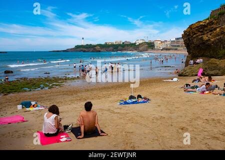 Soziale Distanzierung am Grand Plage, Biarritz, Frankreich, während der Pandemie von Covid 19 im Jahr 2020 Stockfoto