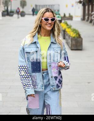 London, Großbritannien. März 2021, 03rd. Ashley Roberts sah, wie sie nach ihrer Heart FM-Show in den Global Radio Studios in London ausging. Kredit: SOPA Images Limited/Alamy Live Nachrichten Stockfoto