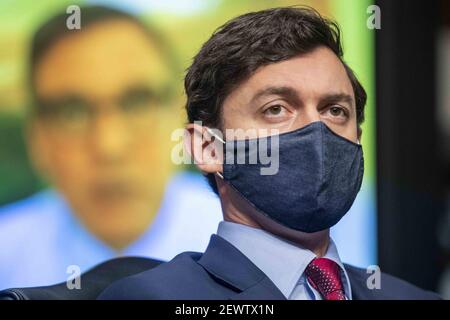 Washington, Usa. März 2021, 03rd. Der demokratische Senator aus Georgien Jon Ossopf nimmt an der Anhörung zum Thema Heimatschutz und Regierungsangelegenheiten/Regeln und Verwaltung des Senats Teil, um den Anschlag auf das US-Kapitol am Mittwoch, den 3. März 2021 in Washington, DC, am 6. Januar 2021 zu untersuchen. Pool Foto von Shawn Thew/UPI Kredit: UPI/Alamy Live Nachrichten Stockfoto