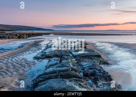 Fanore Strand an der Burren Küste, in der Grafschaft Clare, Irland. Fanore Beach, der an Irlands Westküste liegt, liegt am Wild Atlantic Way. Stockfoto