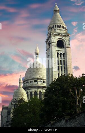 Die Basilika des Heiligen Herzens von Paris, allgemein bekannt als Sacré-Cœur Basilika und oft einfach Sacré-Cœur, Basilika in Paris, Frankreich. Stockfoto