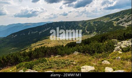 Lacul Zanoaga Mare Bergsee in Retezat Gebirge in Rumänien Stockfoto