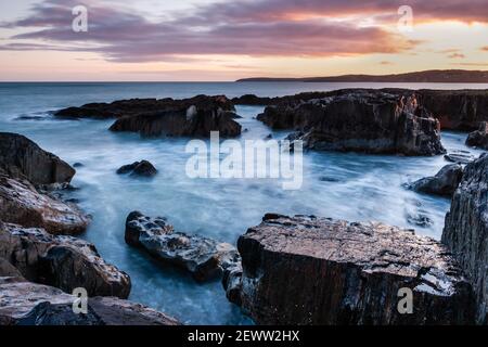 Sonnenuntergang in Sheep Cove in der Nähe von Inchydoney, Clonakily, Grafschaft Cork auf dem Wild Atlantic Way Stockfoto