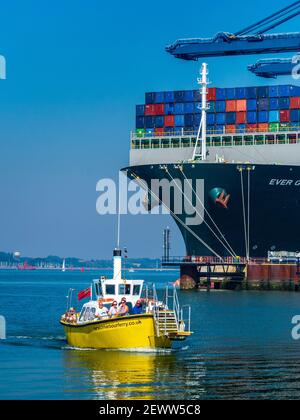 Die Harwich Harbour Ferry bringt Passagiere von Harwich zum Hafen Felixstowe in E. England. Fuß- und Fahrradfähre zwischen Harwich, Felixstowe & Shotley. Stockfoto