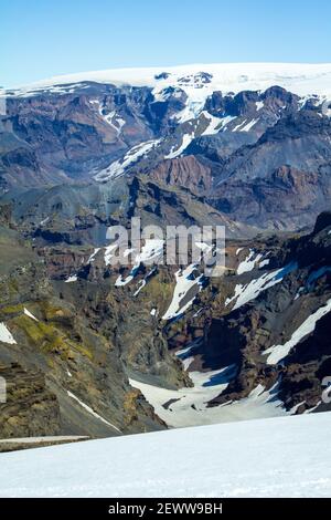 Bergige felsige Landschaft von Fimmvoerduhals Wanderweg, Hochland von Island Stockfoto