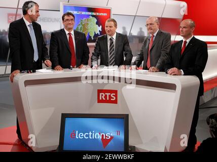 Zürich, Schweiz - 23. Oktober 2011: Schweizer Parlamentswahlen im SRF-Fernsehstudio. TV, Fernsehen, Schweizer, Rundfunk, Schweiz, Wahlen, Parlament, Rundfunk, Sendung, Produktion, Produktion, Fernsehstudio, Christian Levrat, F weltweit im Einsatz Stockfoto