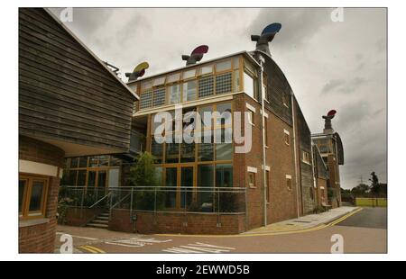 Steve Tabard zu Hause in seiner Wohnung auf der Beddington Zero (fossile) Energieentwicklung, in Wallington.pic David Sandison 17/9/2004 Stockfoto