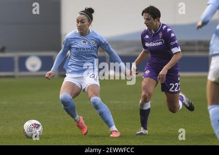 Manchester, Großbritannien. März 2021, 03rd. Lucy Bronze (#20 Manchester City) in Aktion während des UEFA Women's Champions League-Spiels von 16 zwischen Manchester City und Fiorentina im Academy Stadium, Manchester, Großbritannien. Kredit: SPP Sport Presse Foto. /Alamy Live Nachrichten Stockfoto