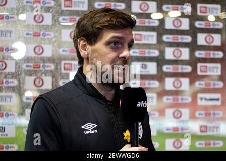 Bristol, Großbritannien. März 2021, 03rd. Bournemouth Manager Jonathan Woodgate wird in Vollzeit interviewt. EFL Skybet Championship match, Bristol City gegen AFC Bournemouth im Ashton Gate Stadium in Bristol, Avon am Mittwoch, 3rd. März 2021. Dieses Bild darf nur für redaktionelle Zwecke verwendet werden. Nur redaktionelle Verwendung, Lizenz für kommerzielle Nutzung erforderlich. Keine Verwendung in Wetten, Spiele oder ein einzelner Club / Liga / Spieler Publikationen. PIC von Lewis Mitchell / Andrew Orchard Sport Fotografie / Alamy Live News Kredit: Andrew Orchard Sport Fotografie / Alamy Live News Stockfoto