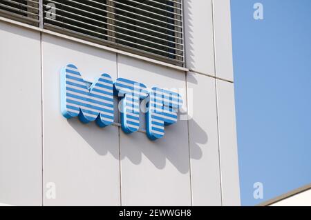 Zug, Schweiz - 26th. Februar 2021 : MTF Firmenschild an einem Gebäude in Zug, Schweiz. MTF ist der führende Anbieter VON IT-Services und IT Stockfoto