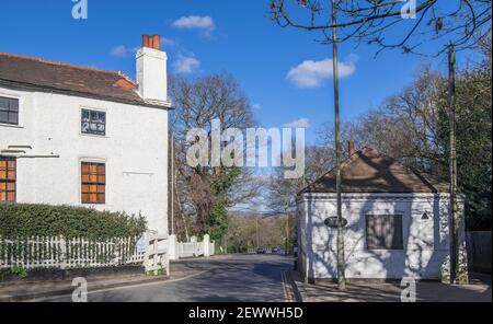 Achtzehnten Jahrhundert toll Gate House bei Spaniads Gate und Spaniads Das Inn befindet sich auf der rechten Seite Hampstead London England Stockfoto